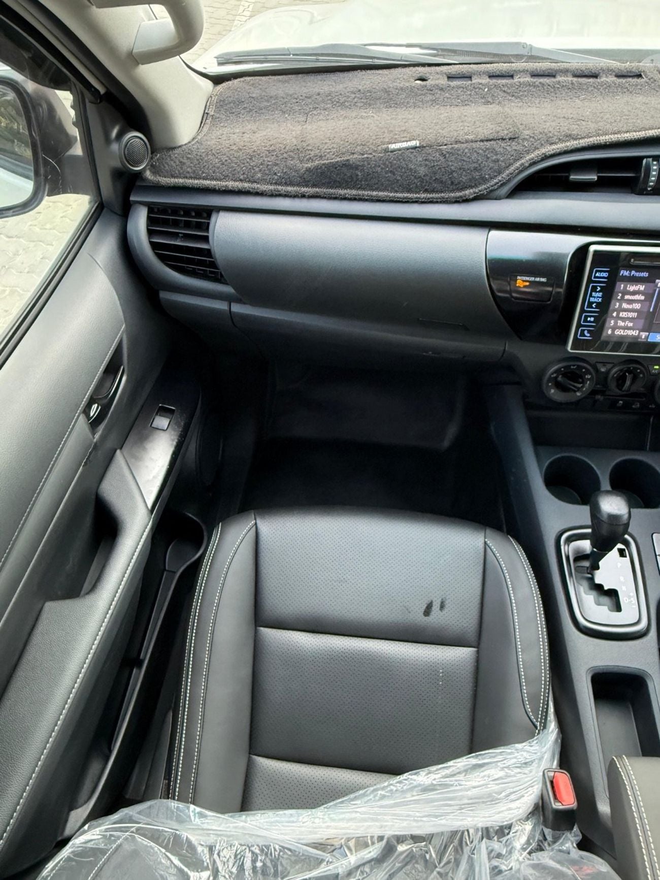 Toyota Hilux SR5 shape