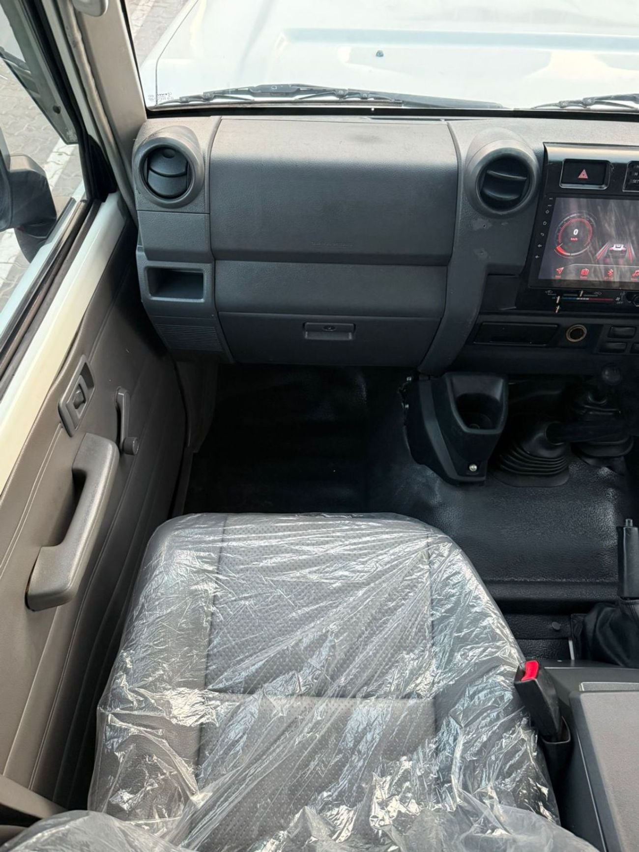 Toyota Land Cruiser Pick Up 2017Model modified 2024 4.5 Diesel engine v8 colour white Transmission Manual Interior grey 5seater