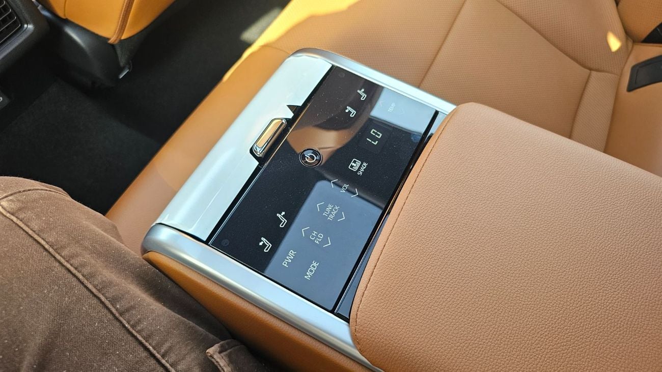 Toyota Camry Toyota Camry Lumiere, 2.5L Hybrid with Seat Memory & Ventilation, Radar, 360 Camera
