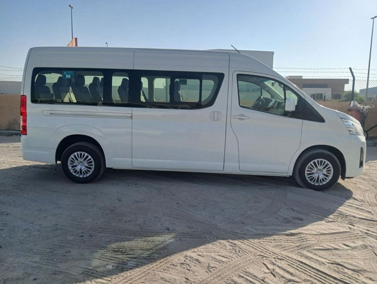 Toyota Hiace ECT0006 - Toyota Hiace High Roof Passenger Van - 2.8L Diesel Manual White - Full Options