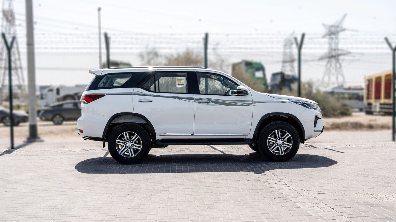 تويوتا فورتونر 2025 Toyota Fortuner 4.0L AT Petrol (White-Tan) (Qatar Spec)
