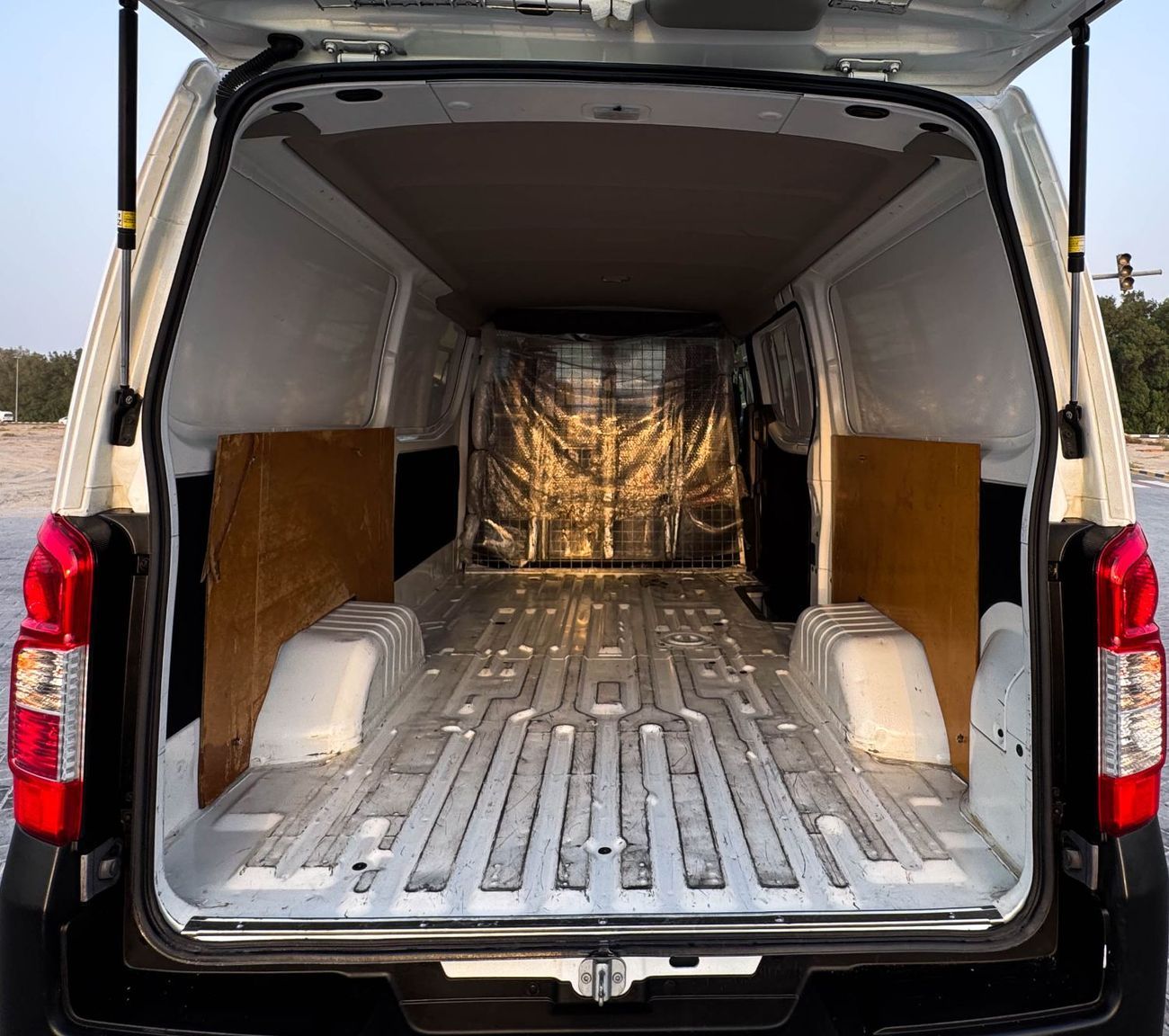 Nissan Urvan Panel Van Std 2.5L M/T (3 Seater) Petrol (4 Door) Nissan Urvan Van | 2.5 L | 2021 | GCC | Accident-F