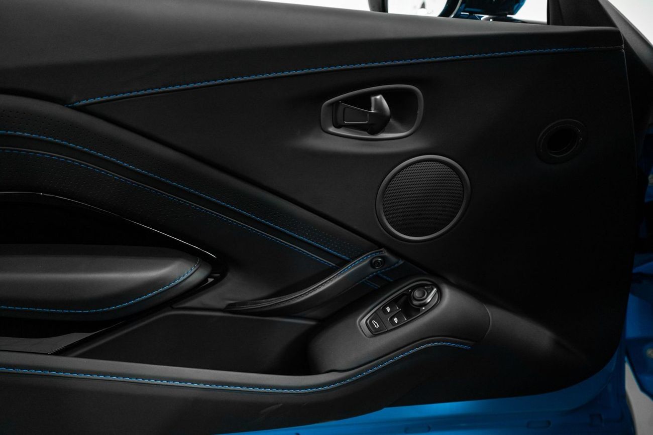 Aston Martin Vantage Std 4.0L