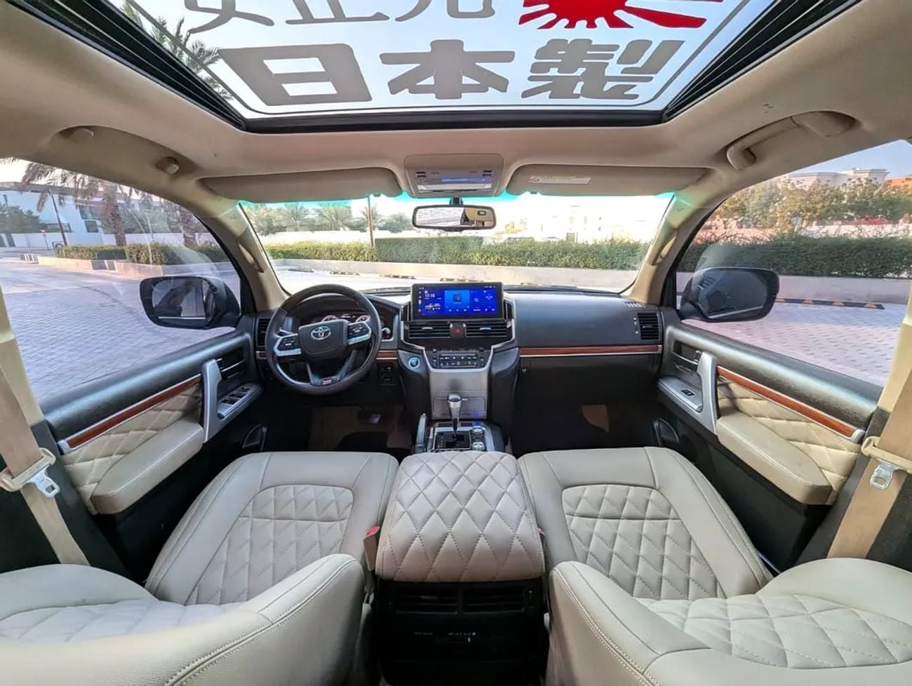 Toyota Land Cruiser FACELIFTED VXR V8 FULL OPTION GCC IN EXCELLENT CONDITION