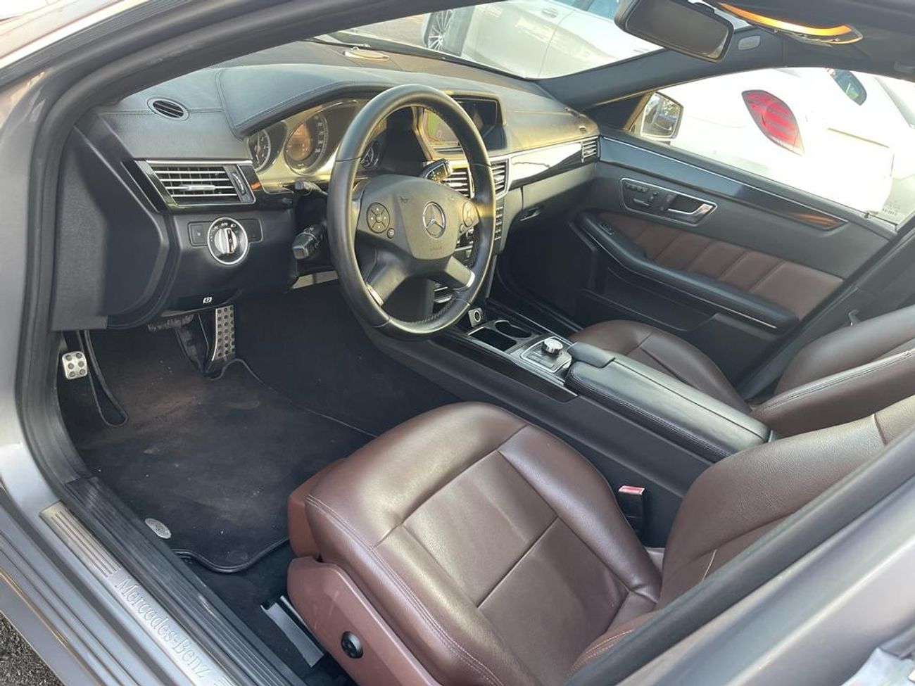 Mercedes-Benz E300 Avantgarde Mercedes E300 AMG_GCC_2012_Excellent Condition _Full option