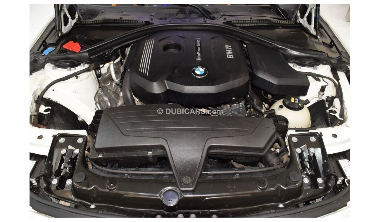 BMW 318i Executive FULL SERVICE HISTORY! BMW 318i ( 2018 Model! ) in White Color! GCC Specs