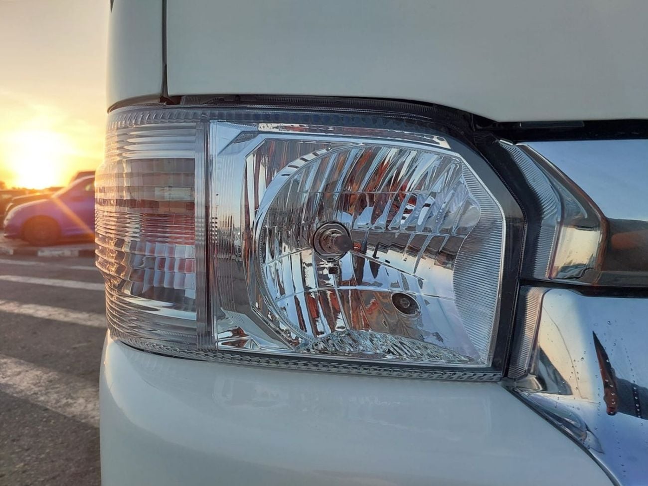 تويوتا هاياس TOYOTA HIACE COMMUTER VAN RHD 2017 MODEL 3.0 L DIESEL AUTOMATIC(PM33049)