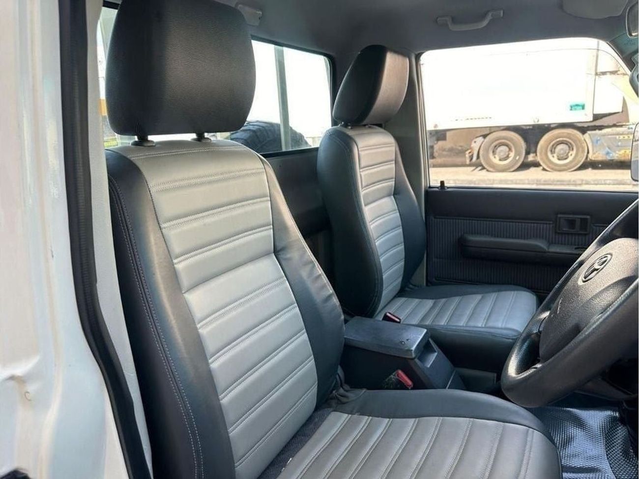 Toyota Land Cruiser Pick Up