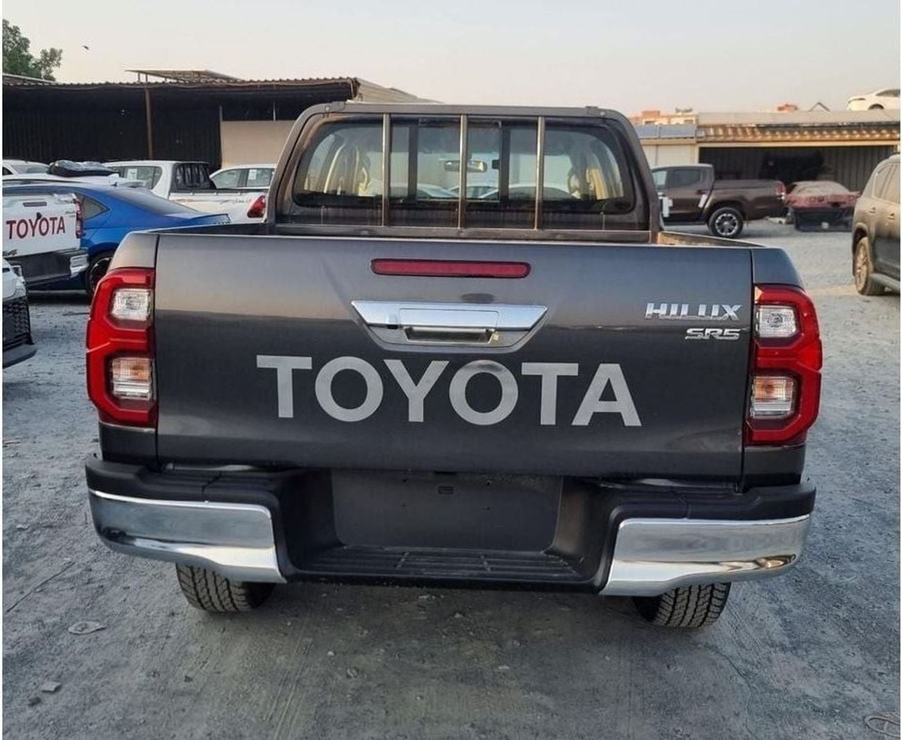 تويوتا هيلوكس SGLX TOYOTA HILUX 2.4 DSL 4x4 DOUBLE CABIN AUTOMATIC PUSH START WIDE BODY
