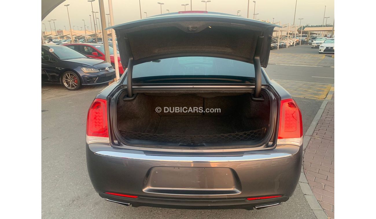 Chrysler 300C Executive Chrysler C300_2016_Excellent_Condition _Full option