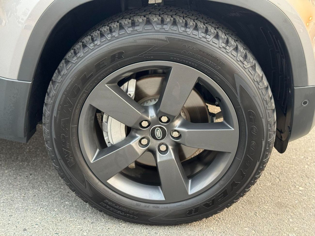 Land Rover Defender GCC SPEC UNDER WARRANTY AND SERVICE CONTRACT