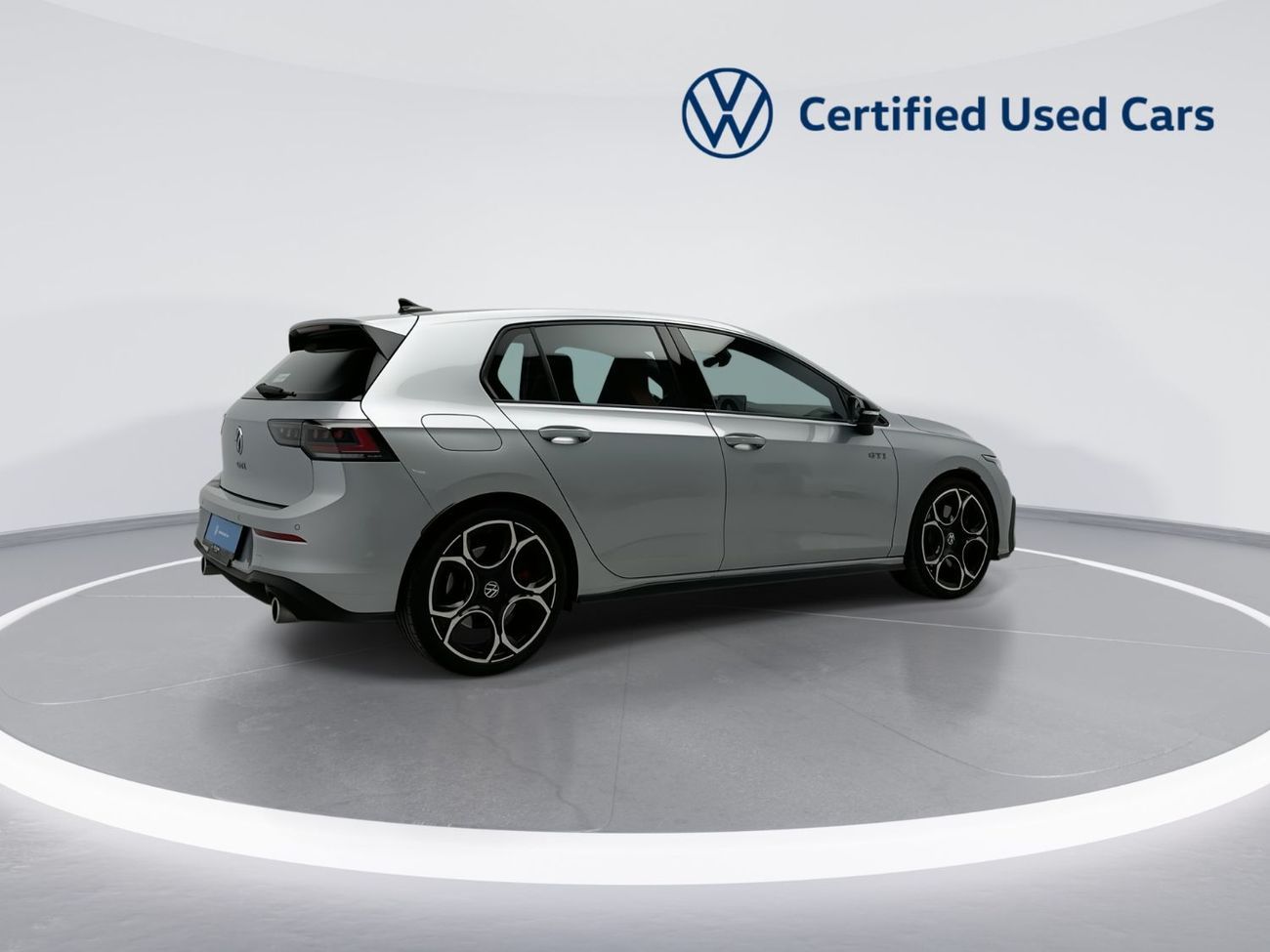 فولكس واجن جولف GTI Fabric++ 2L | Ex-Demo | Black Edition | Queenstown 19" Diamond-Cut Alloys | Performance Hatchback |