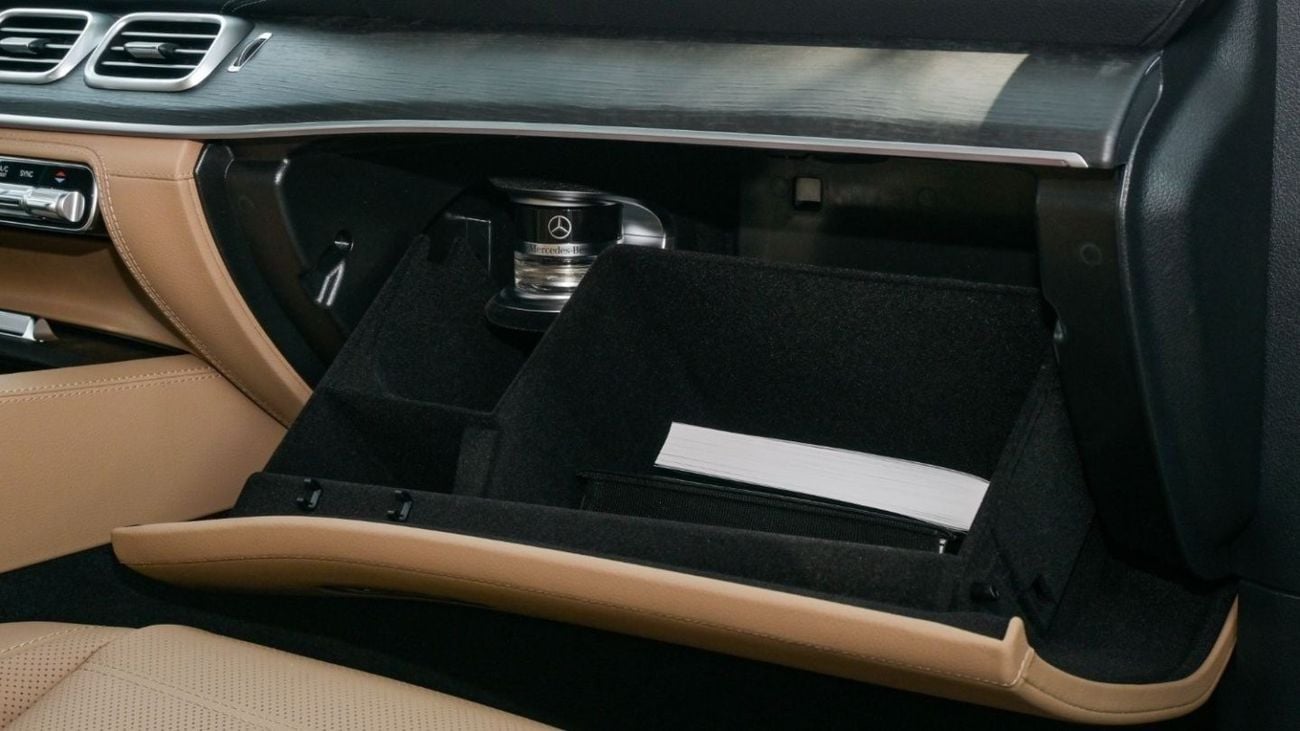 مرسيدس بنز GLS 450 Mercedes-Benz|GLS450 Night Package |New Facelift|GCC|2024|23 Alloy Wheels|Rear Screens Agency Warran