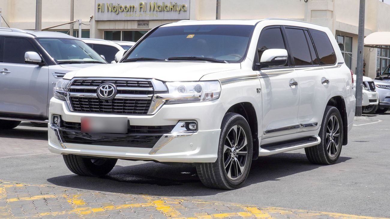 Toyota Land Cruiser VXR 5.7 L V8 with 2024 Body Kit