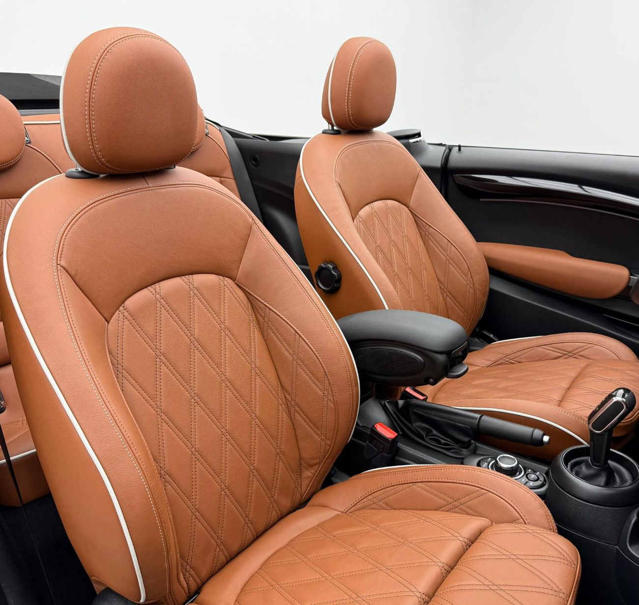 ميني كوبر إس 2024 Mini Cooper S JCW Kit, 2027 Mini Warranty + Service Pack, Excellent Condition, GCC