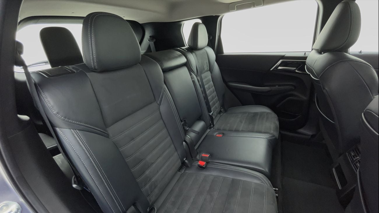 ميتسوبيشي آوتلاندر 2024 HIGHLINE WITH SUNROOF | AED 1359/Month | 0 DP | 30 Day Return | Warranty