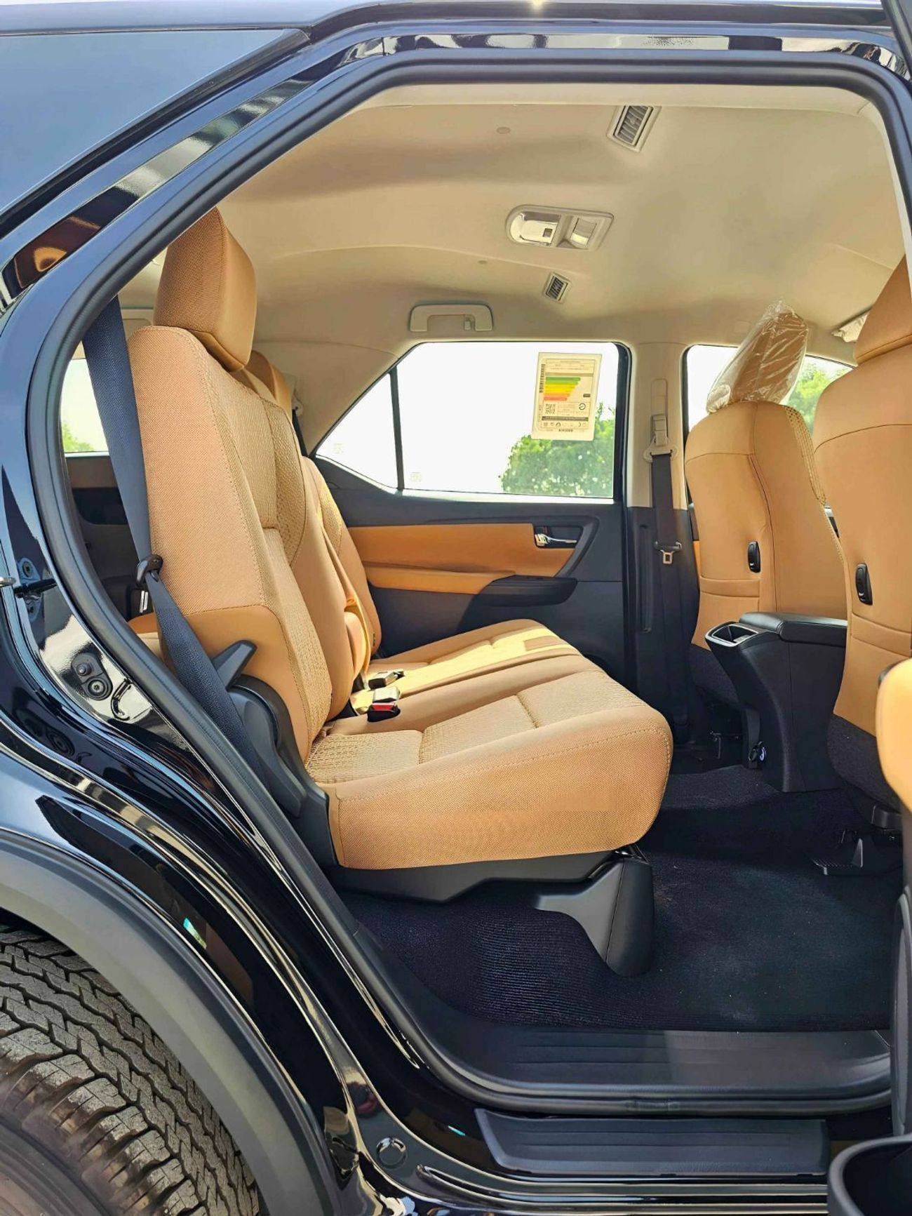 تويوتا فورتونر SR5/AUTO AC/ ALLOY WHEELS/ ROOF RACK/ 2.7L PETROL V4 4WD/ (CODE # FPGO)