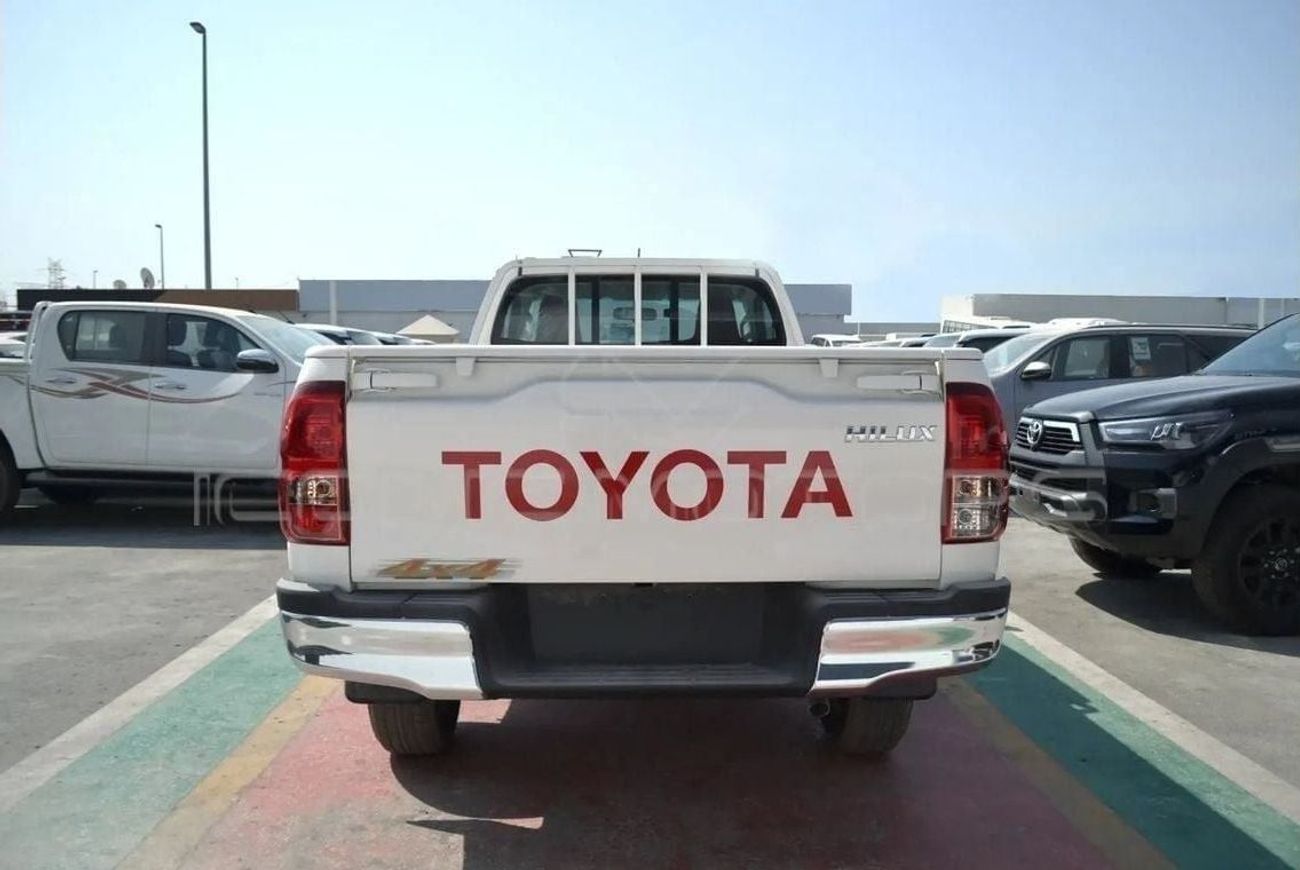 تويوتا هيلوكس 2.7L PETROL MANUAL 4X4