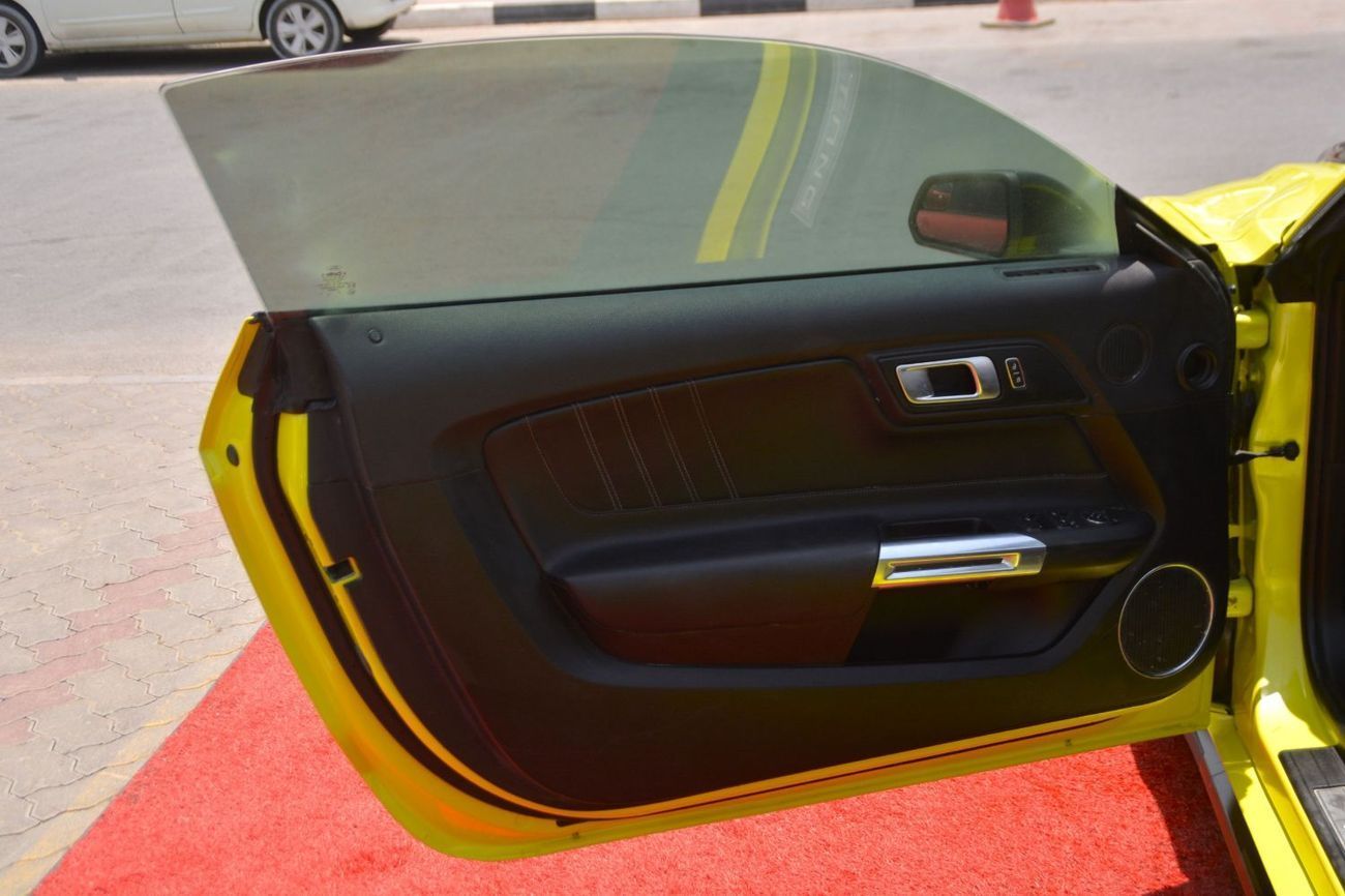 فورد موستانج MUSTANG -CONVERTIBLE- ATTRACTIVE SHAPE AND COLOR //IN VERY GOOD CONDITION