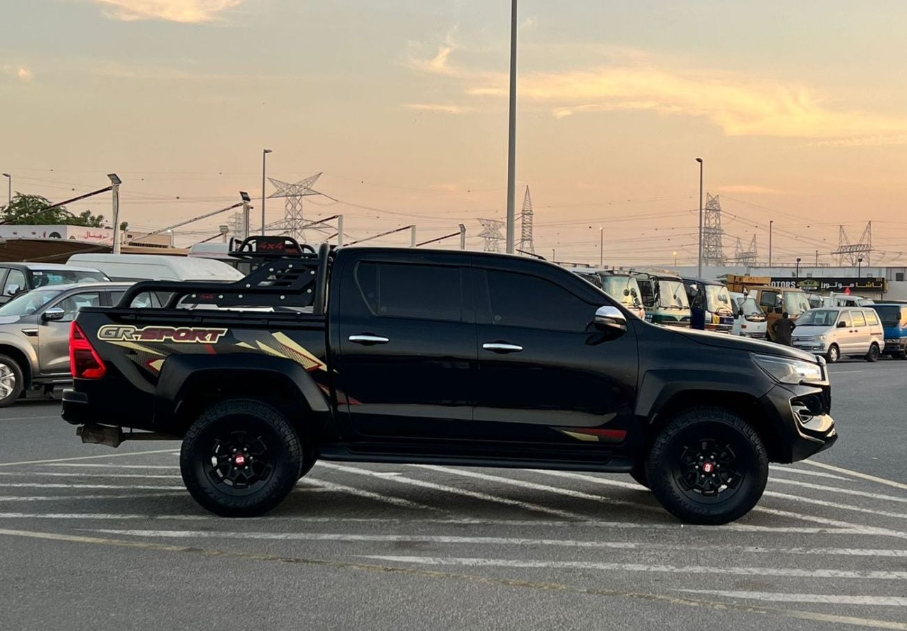 Toyota Hilux SGLX 2021 Toyota Hilux Black Edition - Trunk Cover - 2.7L V4 - GCC - AWD 4x4 - Rear Camera - Le