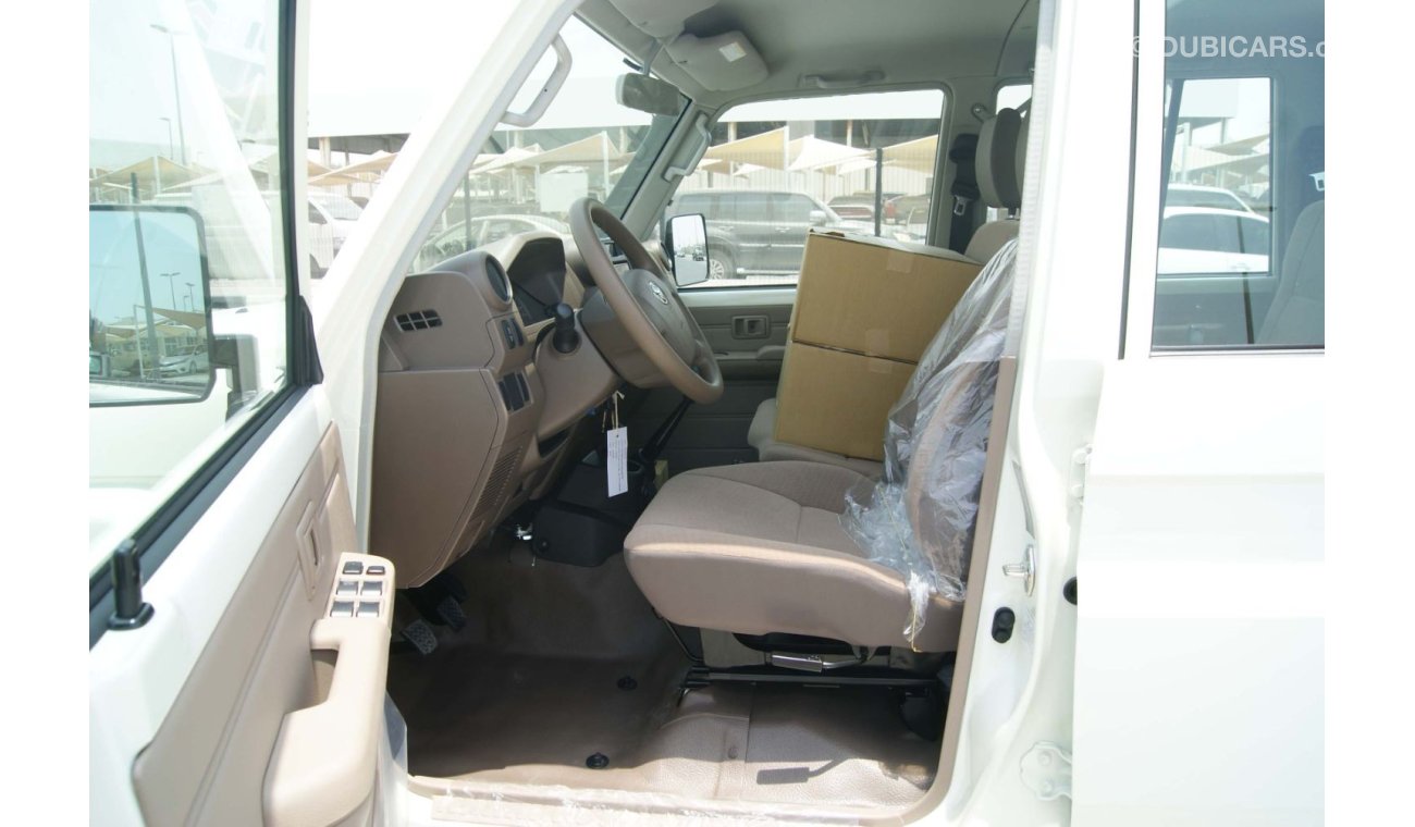 Toyota Land Cruiser Pick Up 4.5L V8 DIESEL 4WD DOUBLE CABIN STD E MANUAL (Only For Export Outside GCC Countries)