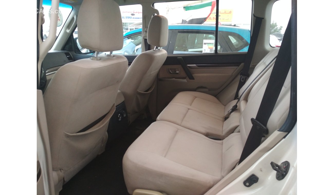 Mitsubishi Pajero 2015 WHITE GCC NO ACCIDENT NO ACCIDENT PERFECT