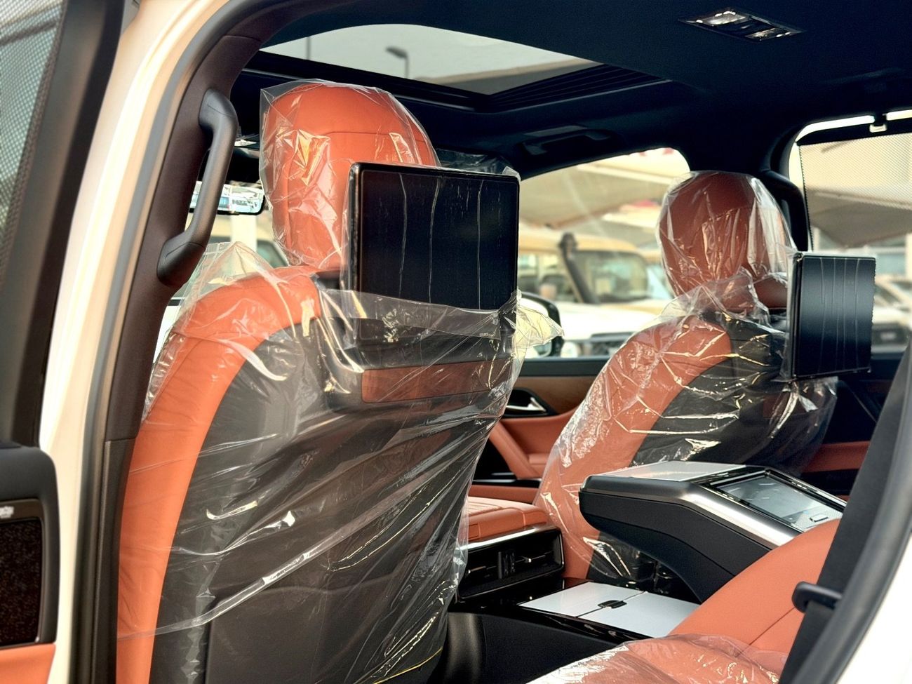 Lexus LX 600 LX 600 VIP || Kuro || 4 Seats || 2025