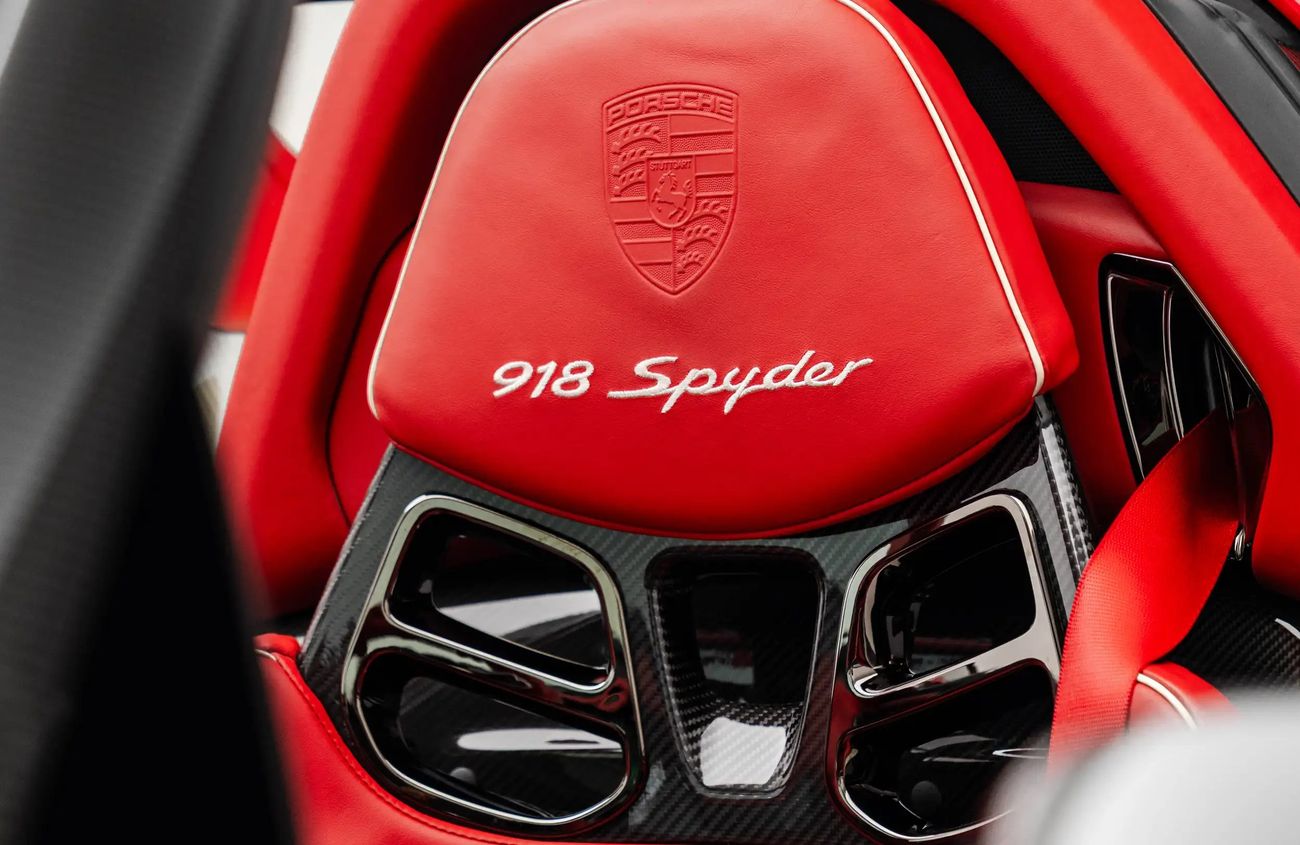 بورش 918 سبايدر 4.6L V8 N/A engine + Emotor