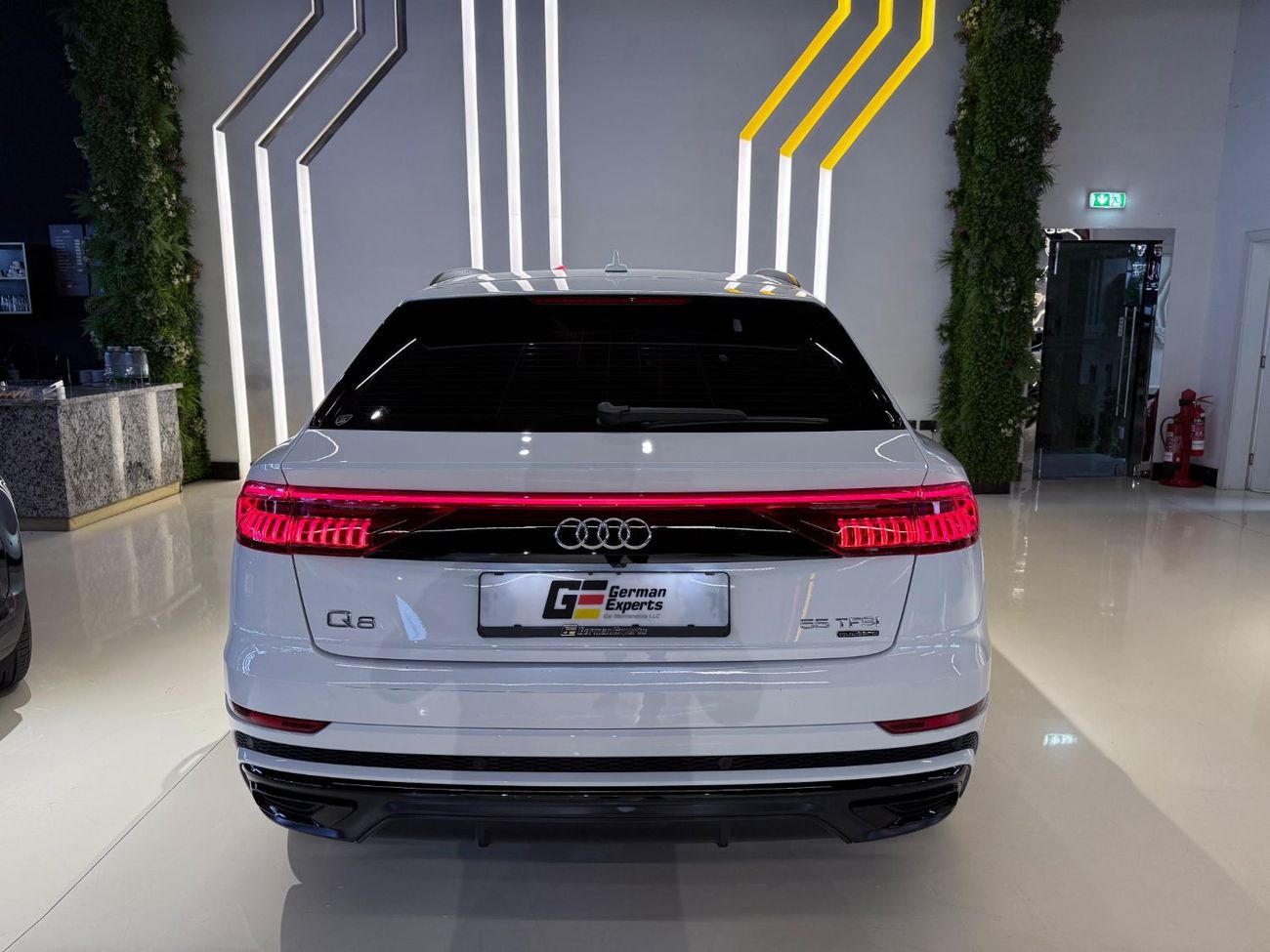 أودي Q8 55 TFSI quattro S-Line 3.0L (340 HP) 2020 Audi Q8 55 TFSI - GCC - Fully Loaded - Perfect Condition