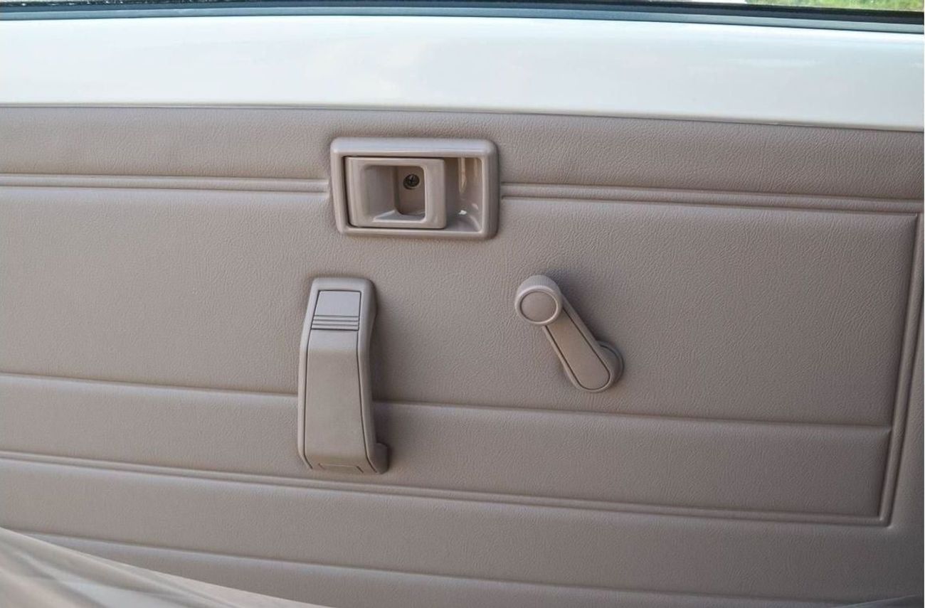 تويوتا لاند كروزر 70 TOYOTA LAND CRUISER 78 4.0L 4WD 3DOOR MT SUV 2025