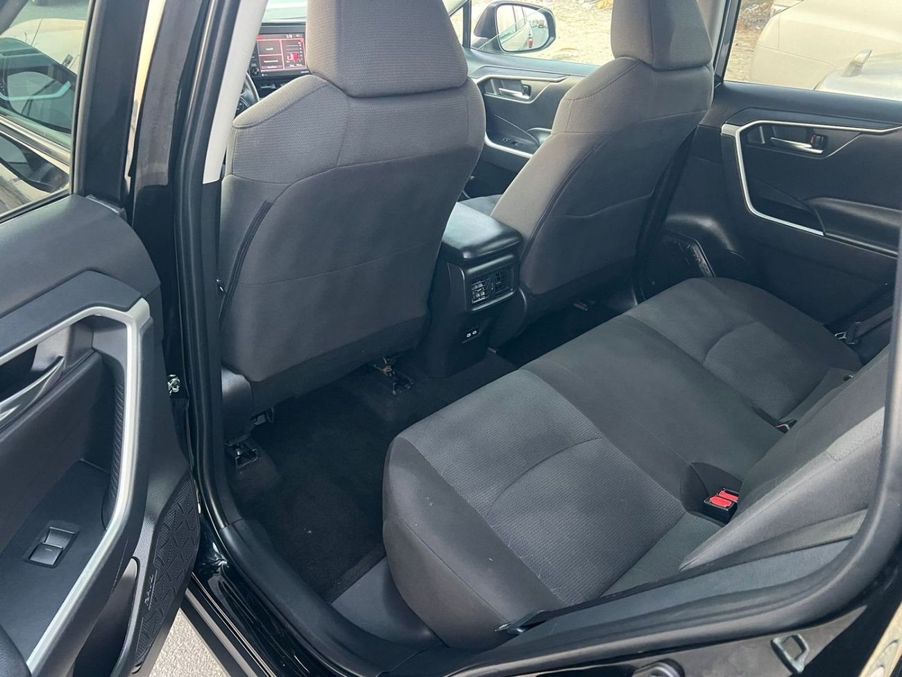 تويوتا راف ٤ 2022 TOYOTA RAV4 XLE - 4Wheel Drive 4X4 - PUSH START - ELECTRIC SEATS - VERY GOOD CONDITION