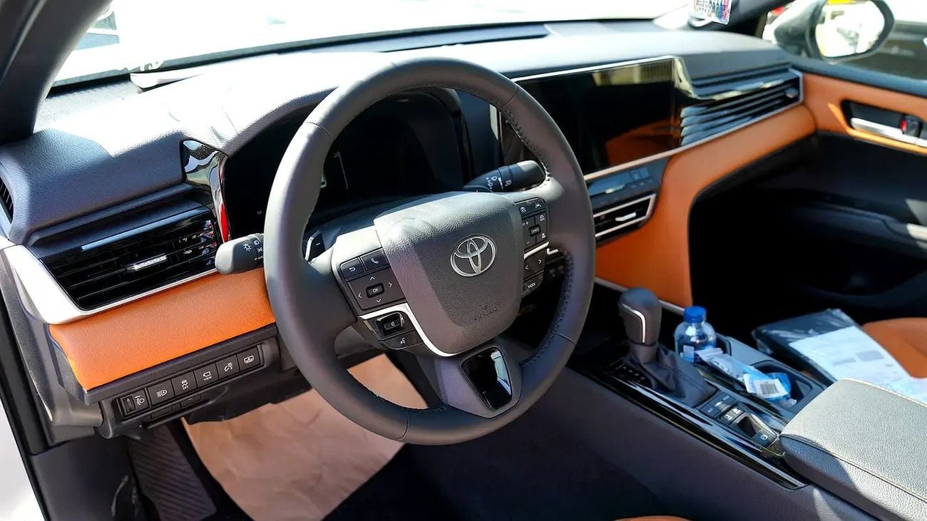 Toyota Camry LUMIERE HEV Lumiere HYBRID GCC Spec