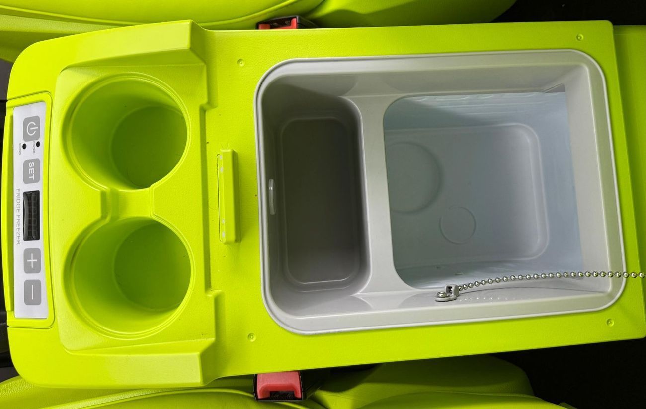 Mercedes Maybach V250 Maybach 2023 Mercedes Benz V250 Maybach Kit, 2028 Mercedes Warranty, Low Km, Excellent Condition, GCC