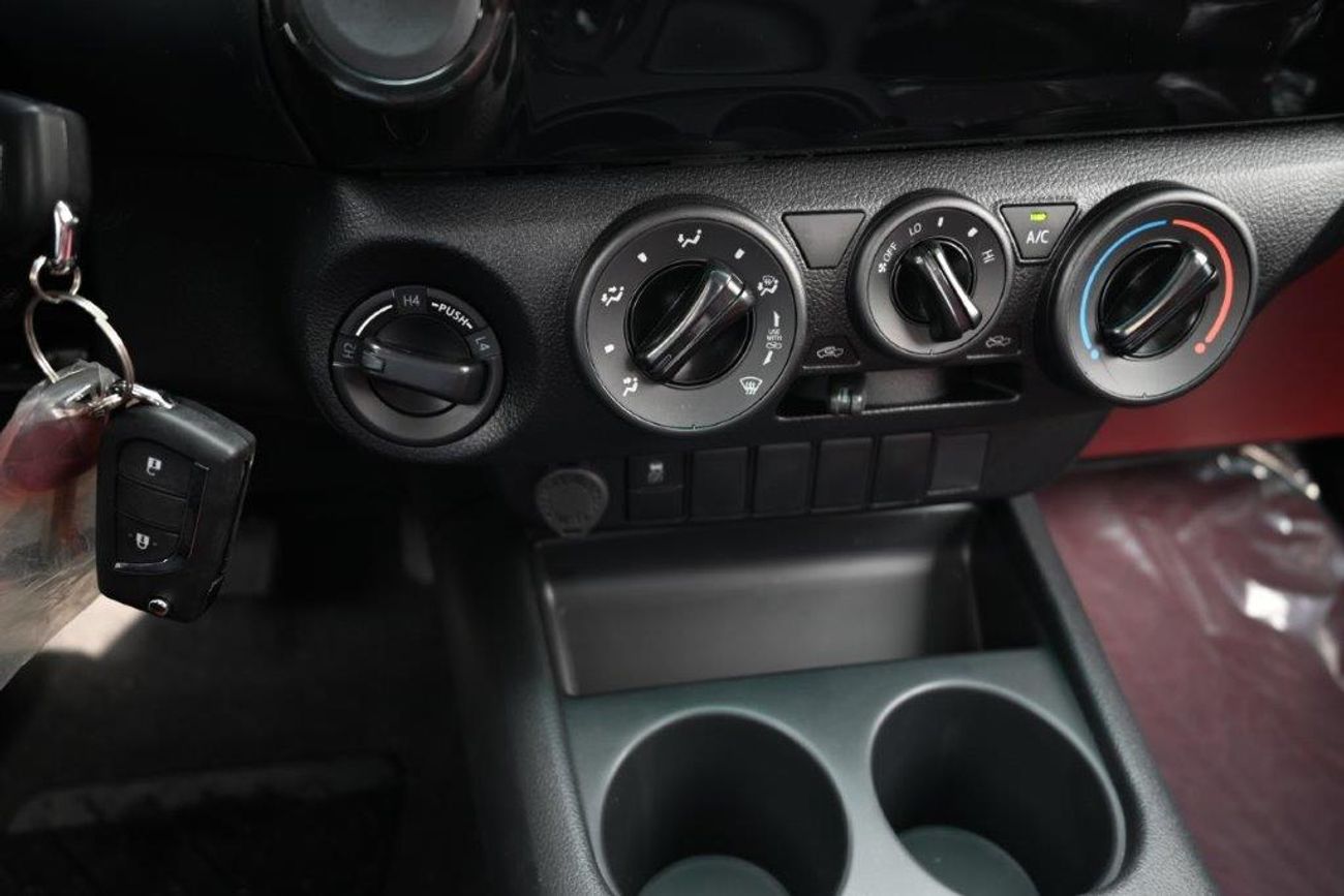 Toyota Hilux 2.7L 4wd Mid option