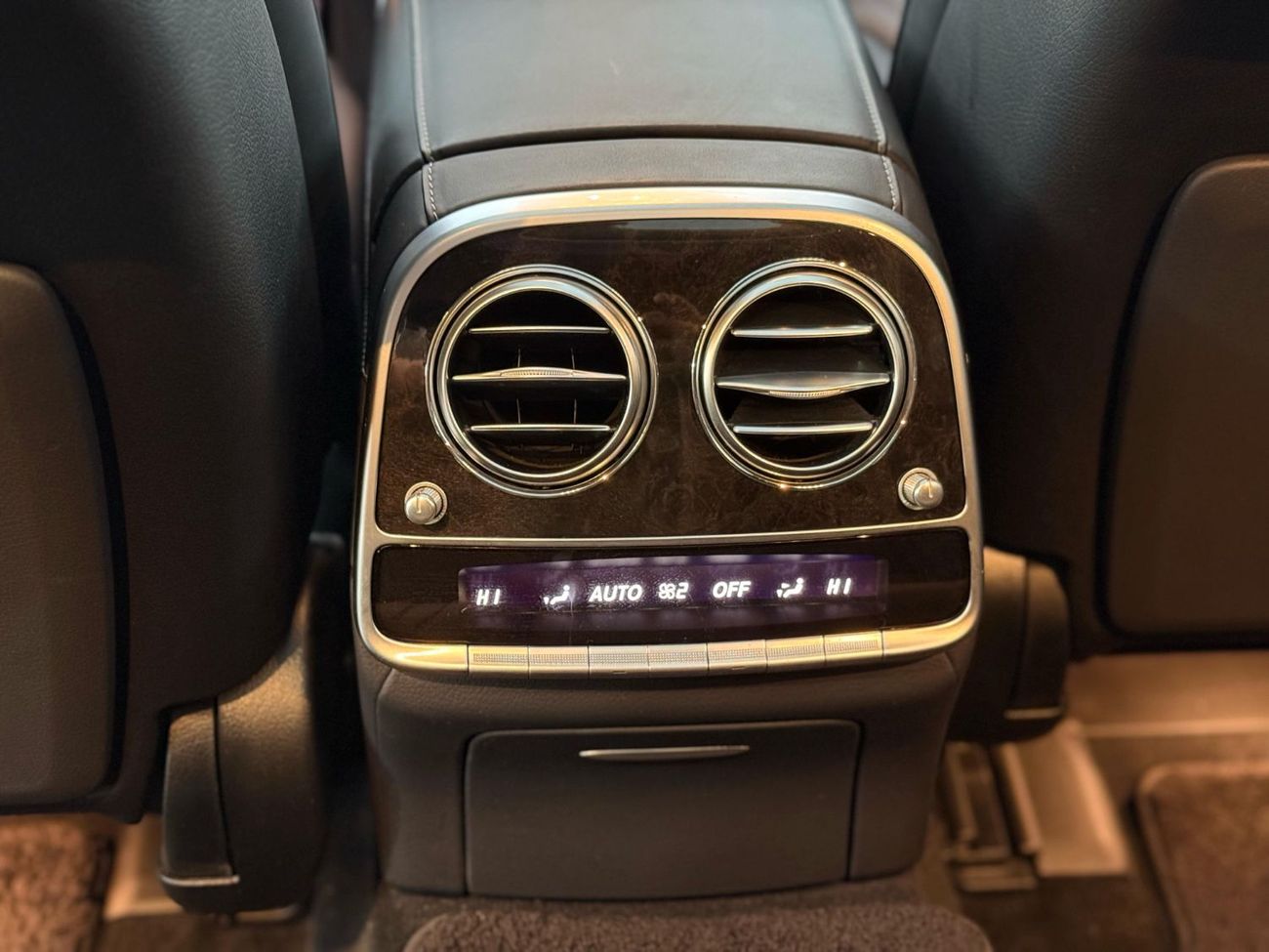 مرسيدس بنز S 560