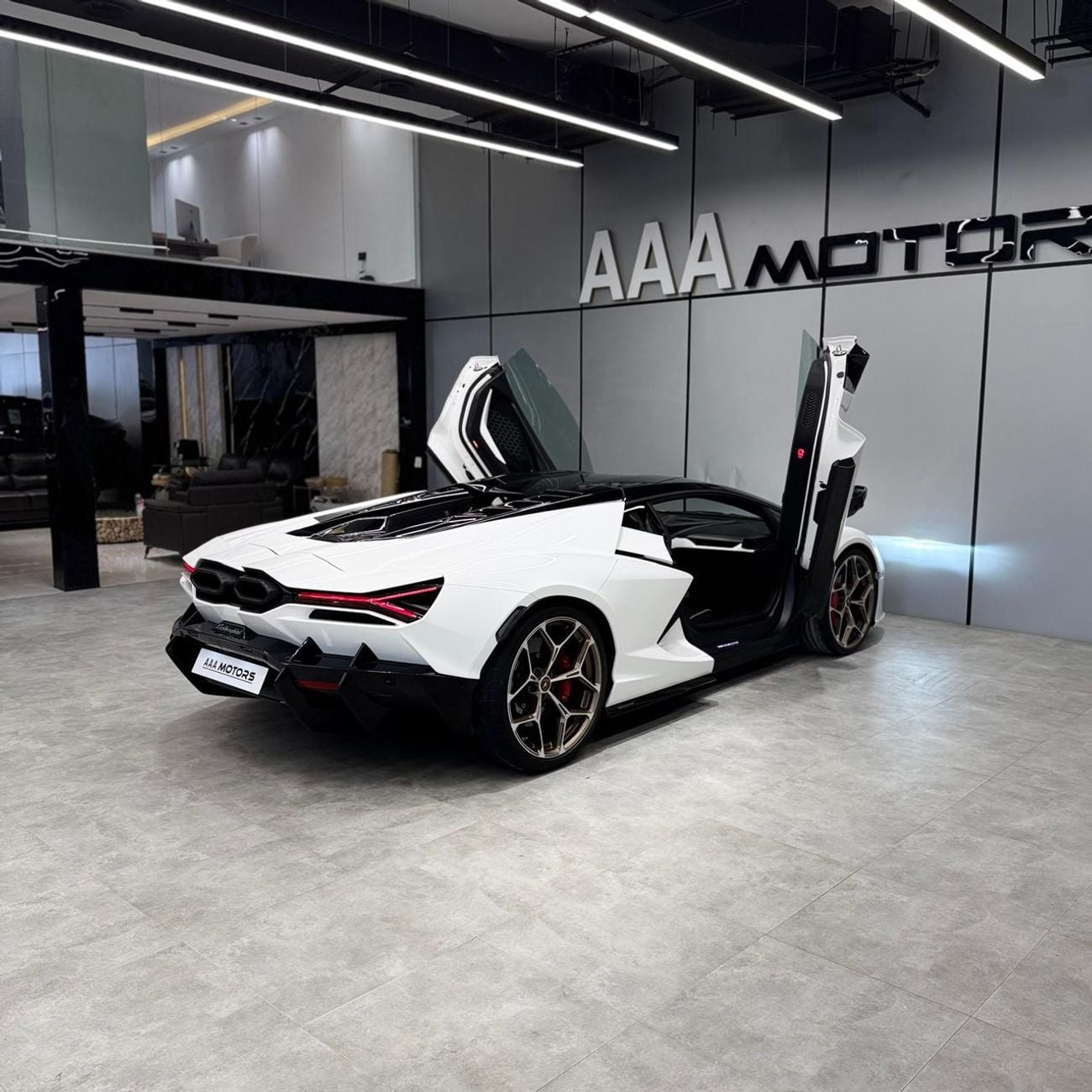 لامبورغيني ريفويلتو 6.5L V12 Hybrid