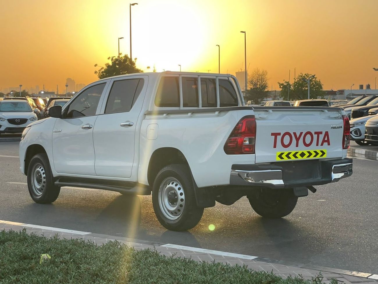 Toyota Hilux 2021 Toyota Hilux SR5 2.7L V4 - Automatic 4x4 AWD - Door Auto - Patrol Fuel - Side Step -
