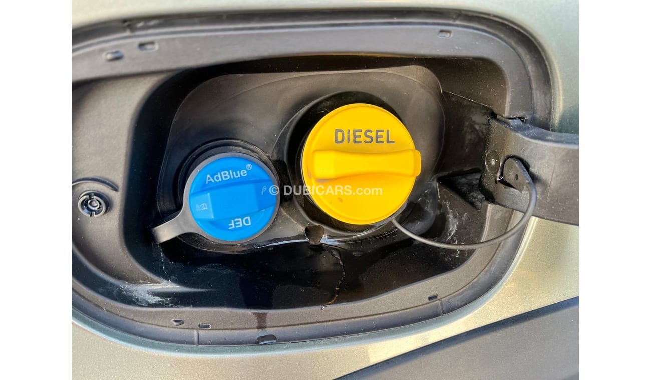 Land Rover Defender RHD