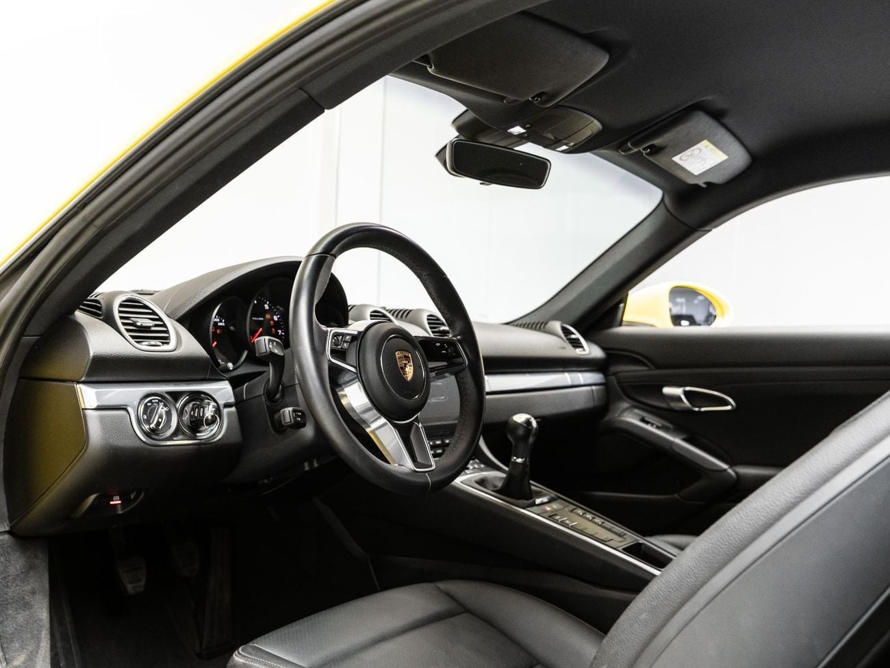 بورش كايمان 718 Std 2.0L M/T2024 Porsche Cayman, 2.0L TC F4, RWD, 300 bhp, 6 Speed Manual