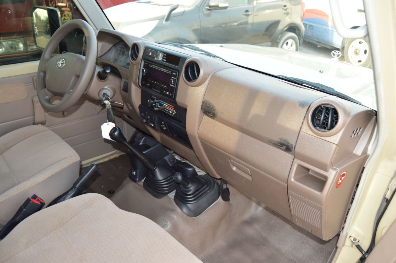 تويوتا لاند كروزر بيك آب Toyota Land Cruiser Pick-Up Single Cabin Year: 2018 Color: Beige
