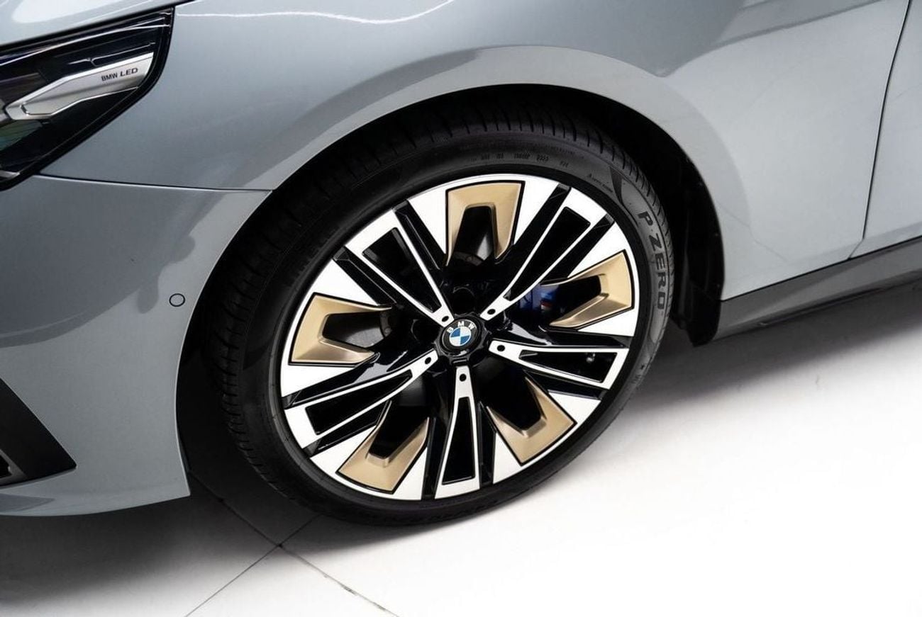 بي أم دبليو i5 EDRIVE40 M SPORT EDRIVE