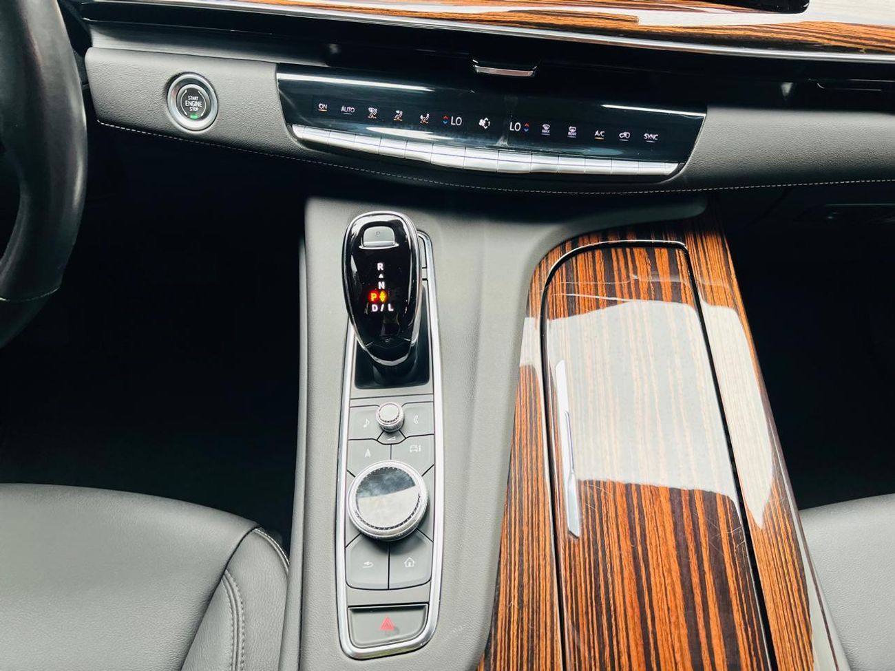 Cadillac Escalade Sport 6.2L 4WD