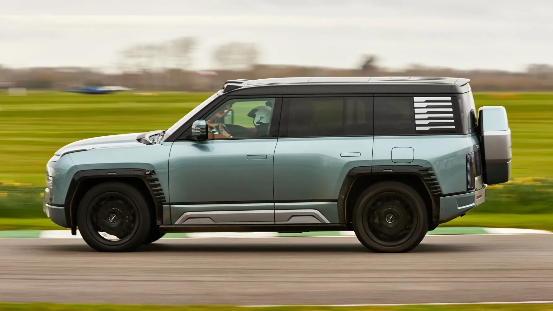 Yangwang U8 exterior - Side Profile