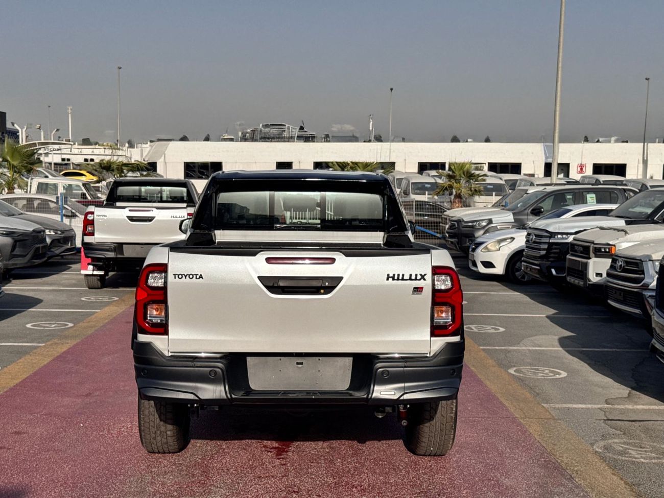 Toyota Hilux 2026 TOYOTA HILUX 4.0L PETROL GRS BSM GCC BRAND NEW 0KM