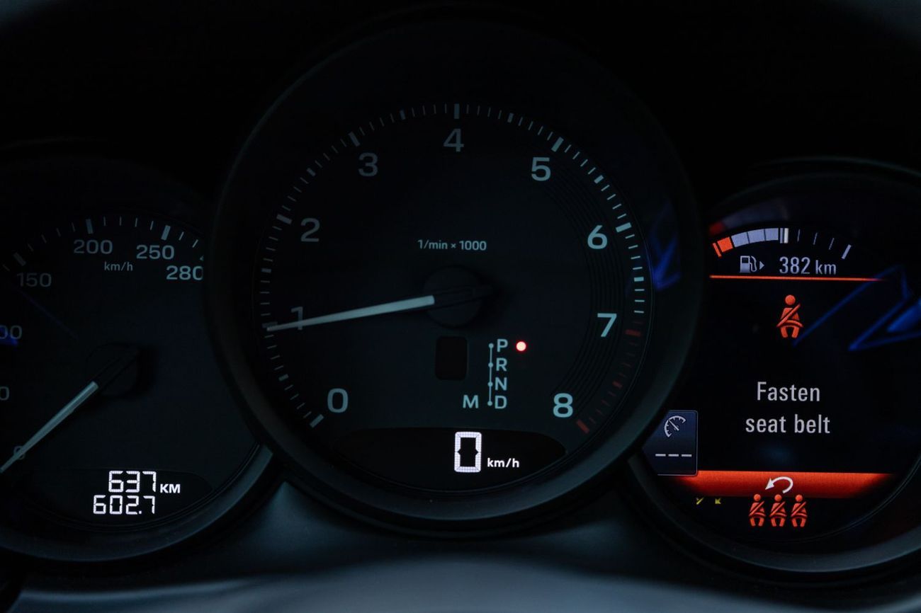 بورش ماكان Base