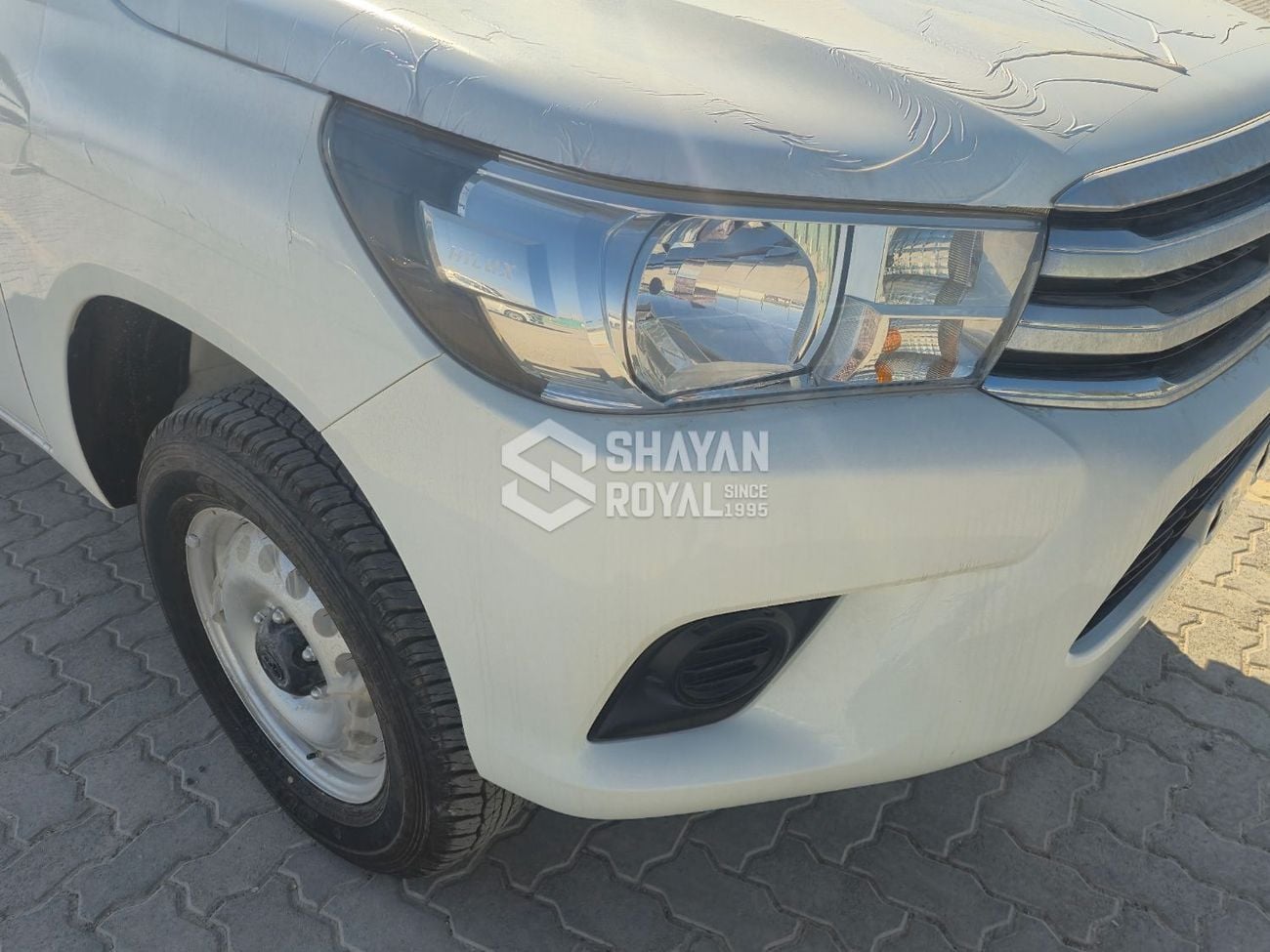 تويوتا هيلوكس DLX 2.4L DIESEL DLX-STANDARD 4WD MT DC 6-SEATS 2026MY