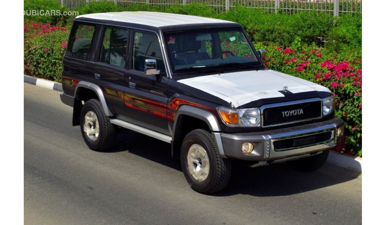 Toyota Land Cruiser 76 Hardtop 5 Seater