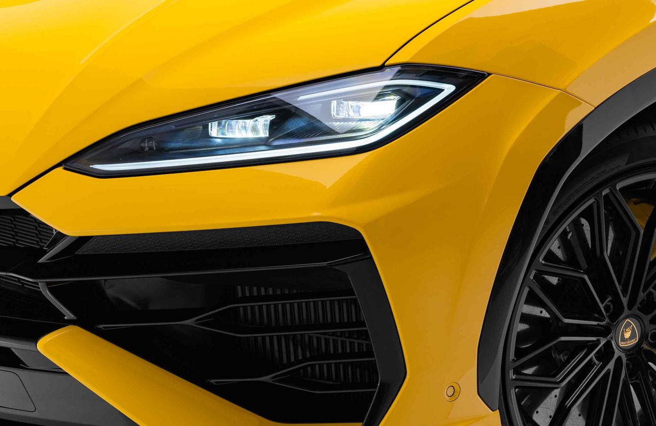 لامبورغيني اوروس 4.0L V-8 Twin-Turbocharged Engine + eMotor