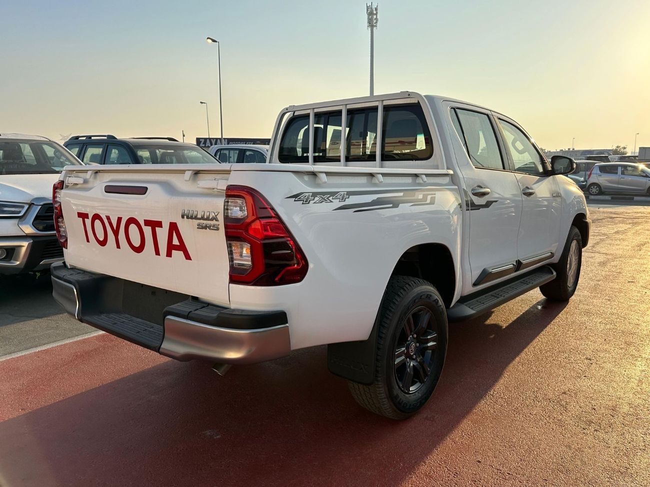 Toyota Hilux TOYOTA HILUX  2.7 MT full option without PS white -black 2024