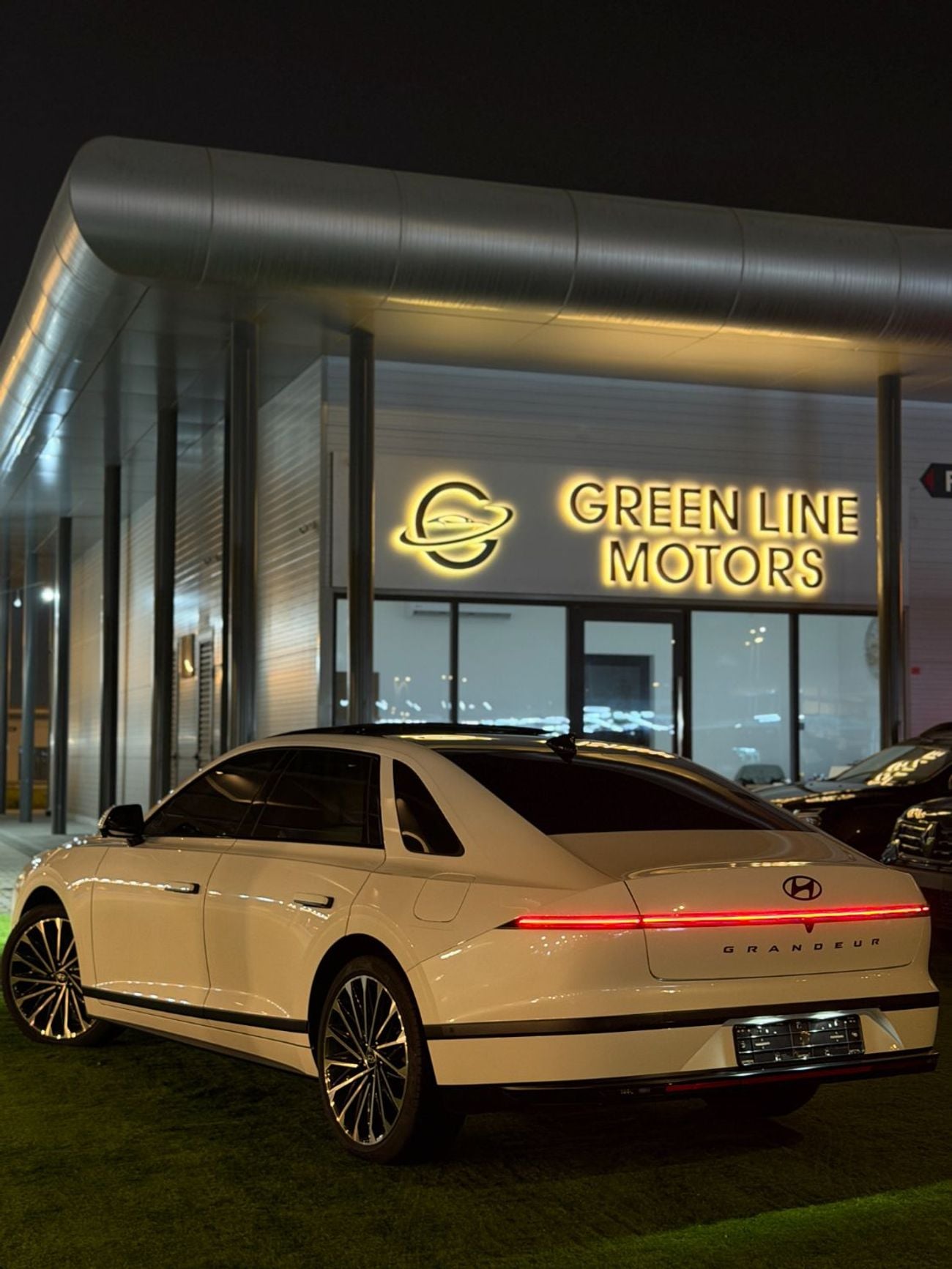 Hyundai Grandeur Hyundai Grandeur Hyundai Grandeur Premium | Korean Specs | Luxury Sedan